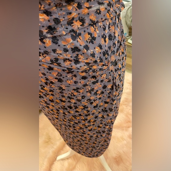 Beautiful 2-piece top and skirt, ruched to flatter your curves, floral, comfy! M - Picture 11 of 12